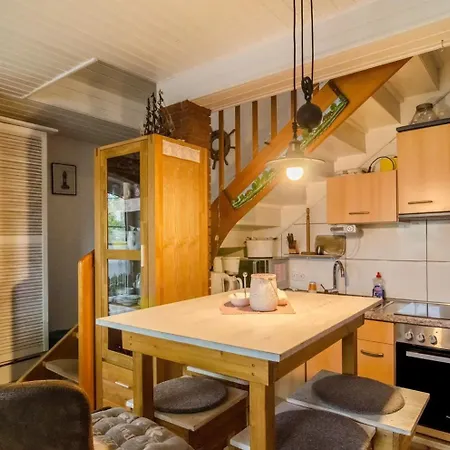 Kira Apartment